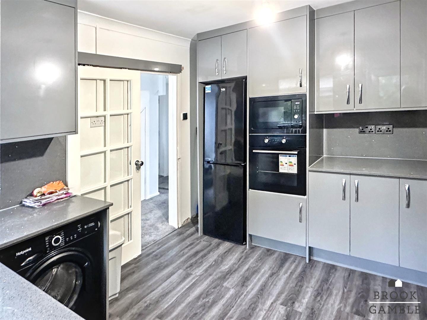 3 Bedroom House - End Terrace. Avard Crescent in Eastbourne, East Sussex 5